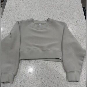 Varley Cropped Ribbed Sweatshirt in Light Grey